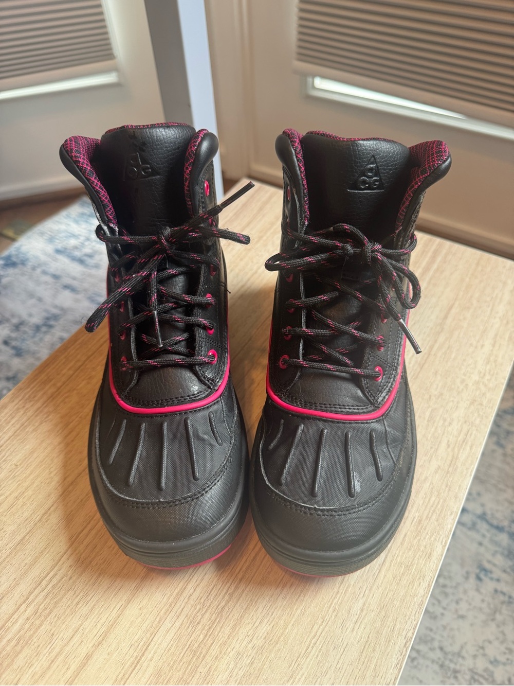 Nike ACG Woodside High Duck Boots Black Pink Plaid 524876-001 5Y Women 6.5